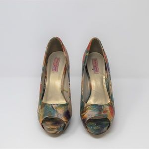 Floral print pump